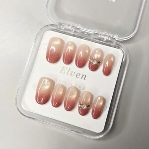 Elegant Ombre Handmade Press On Nails with Gold Accents Short Round Shape